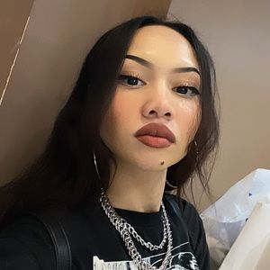 Meet your Posher, Mia